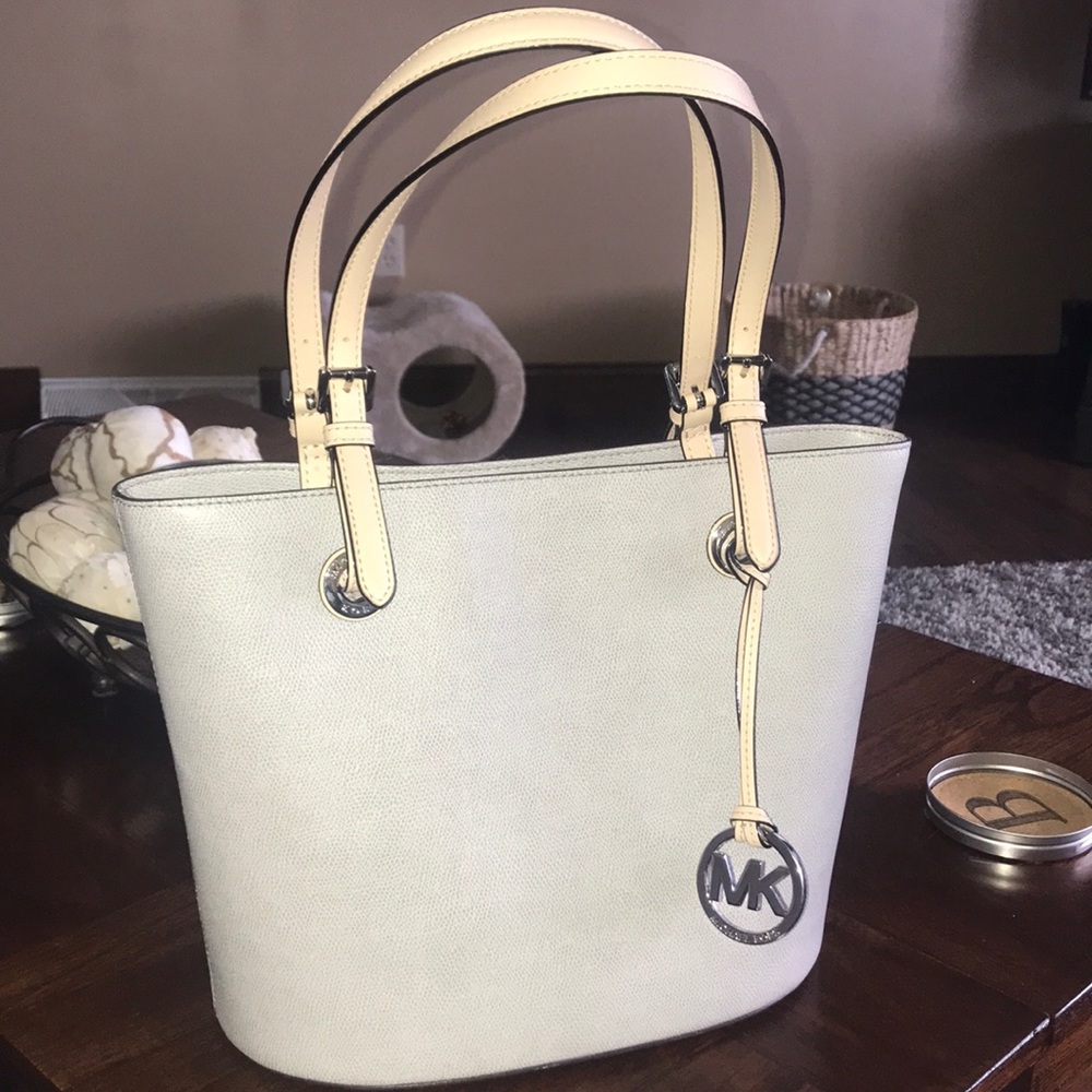 Medium sized light gray MK bag